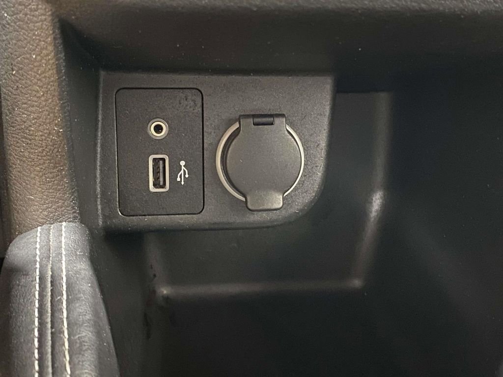 Used 2020 Nissan Kicks SV FWD image 29