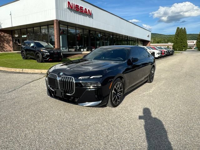 Used 2025 BMW 740i xDrive AWD/4WD image 3