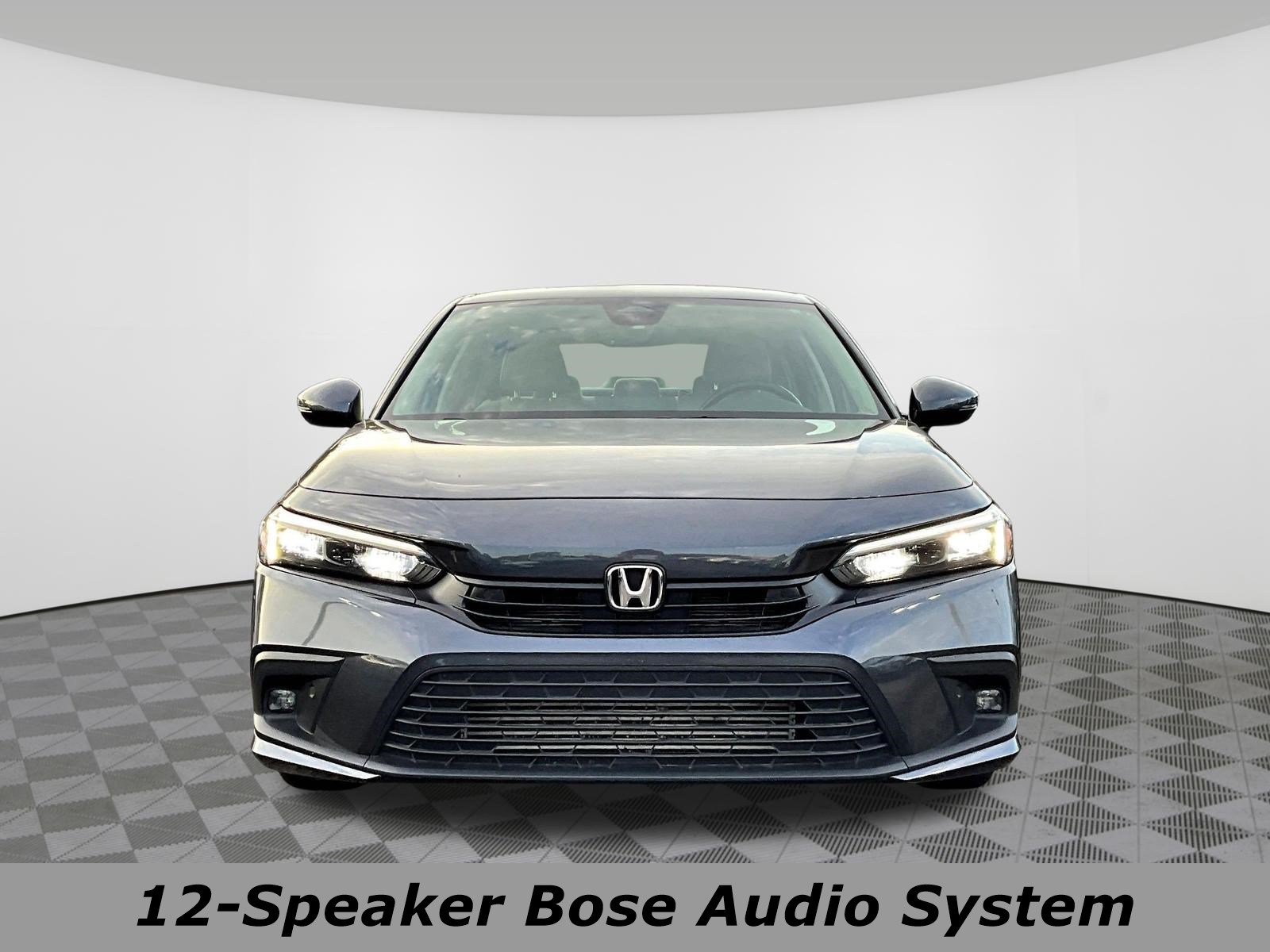 Used 2022 Honda Civic Touring image 2
