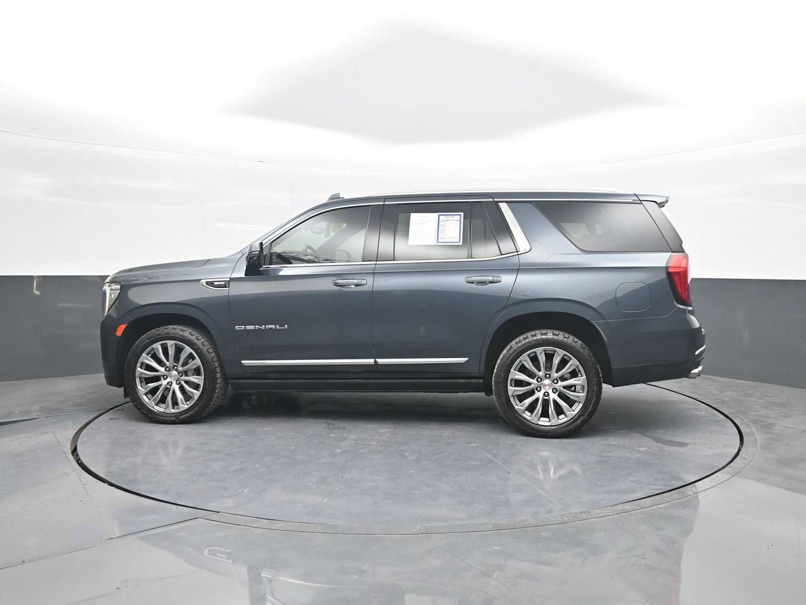 Used 2021 GMC Yukon Denali w/ Denali Premium Package RWD image 5