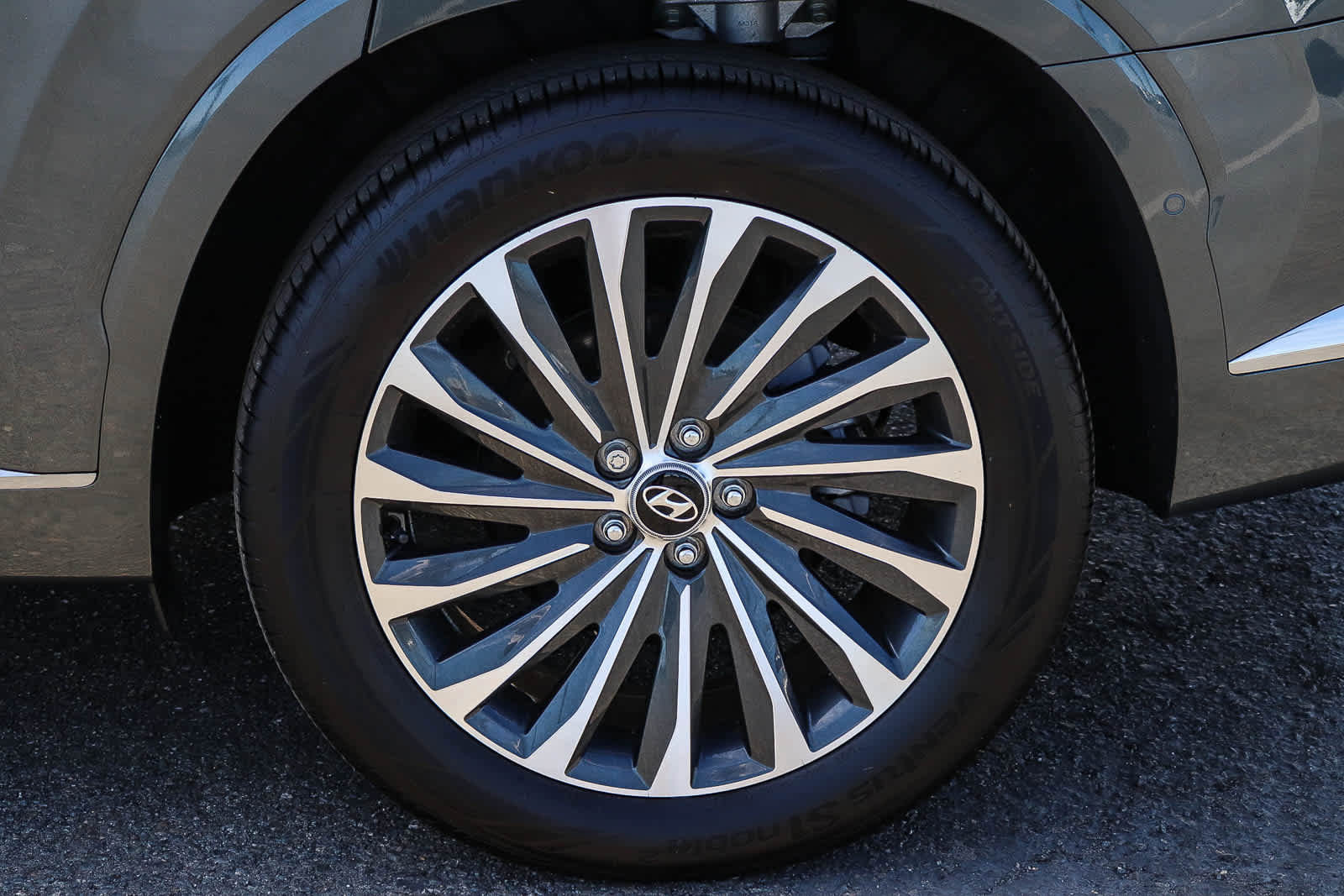 Used 2025 Hyundai Palisade Calligraphy image 11