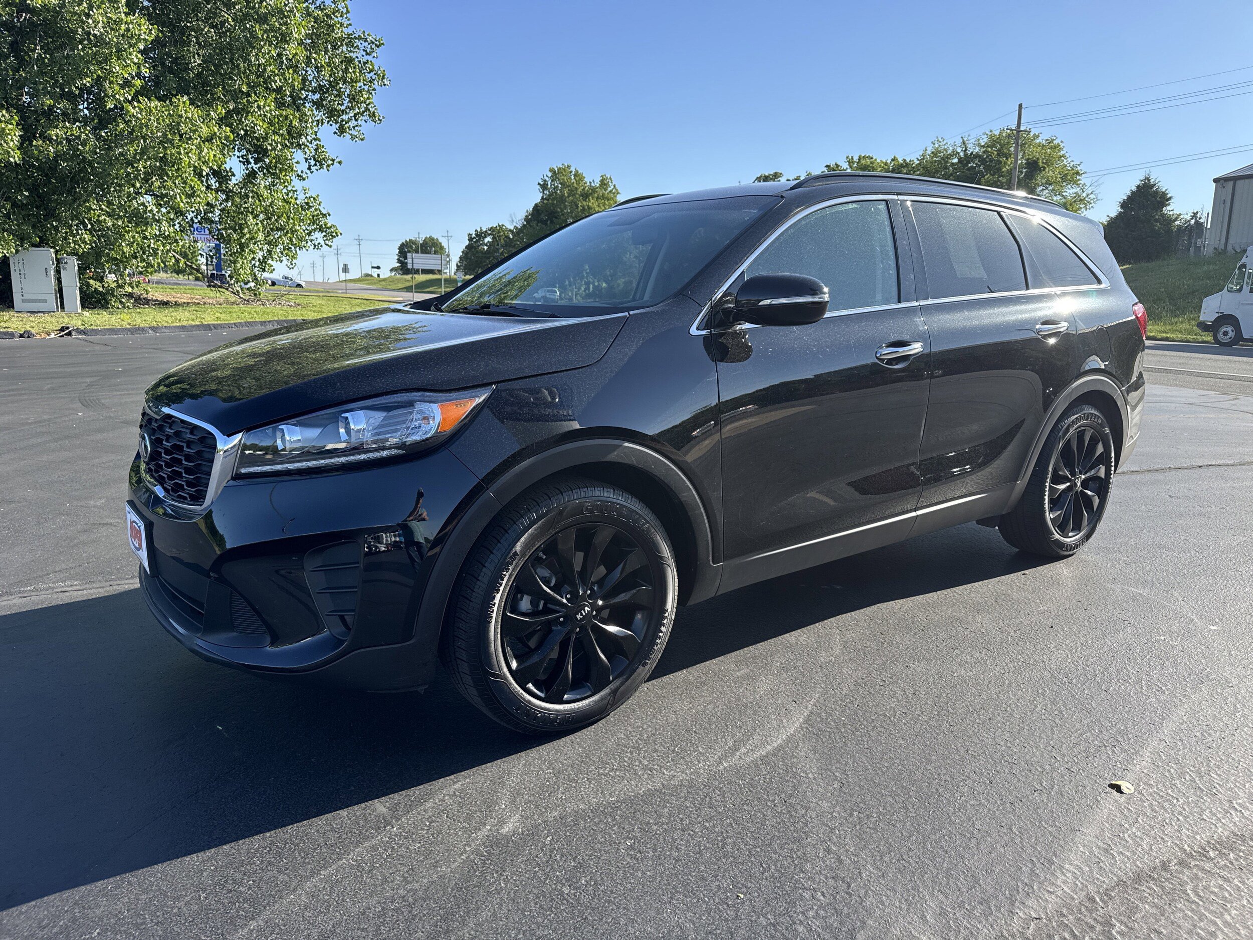 Used 2019 Kia Sorento S FWD image 2