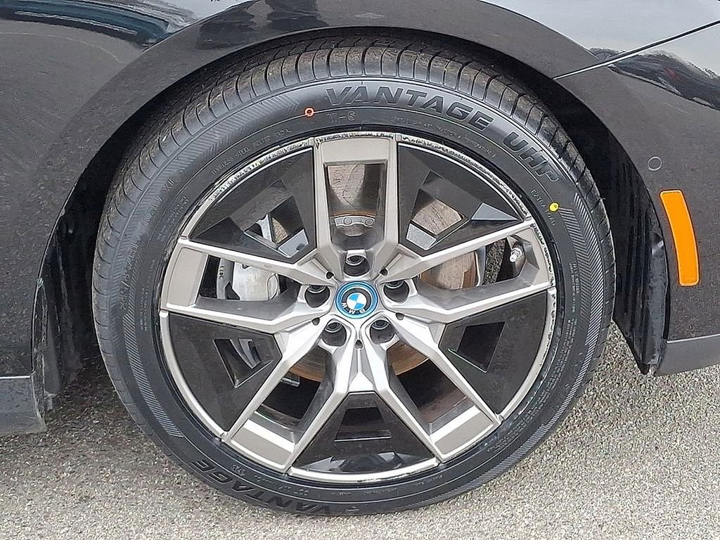 Used 2025 BMW i5 eDrive40i image 8