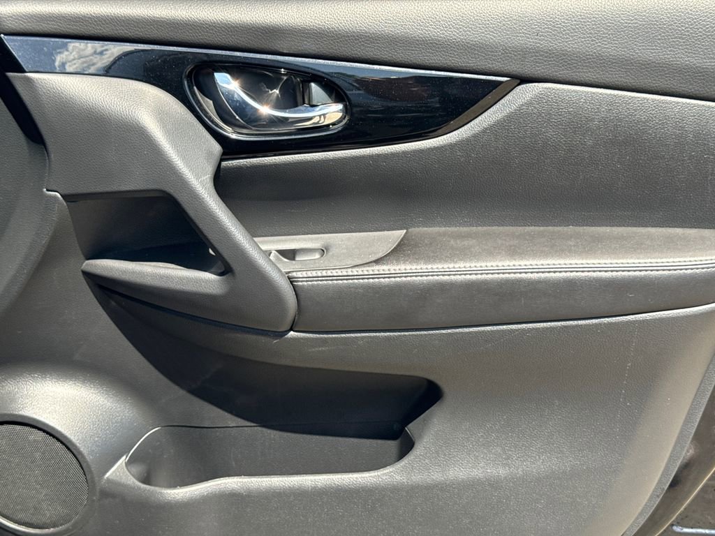 Used 2022 Nissan Rogue Sport SL w/ Premium Package image 14