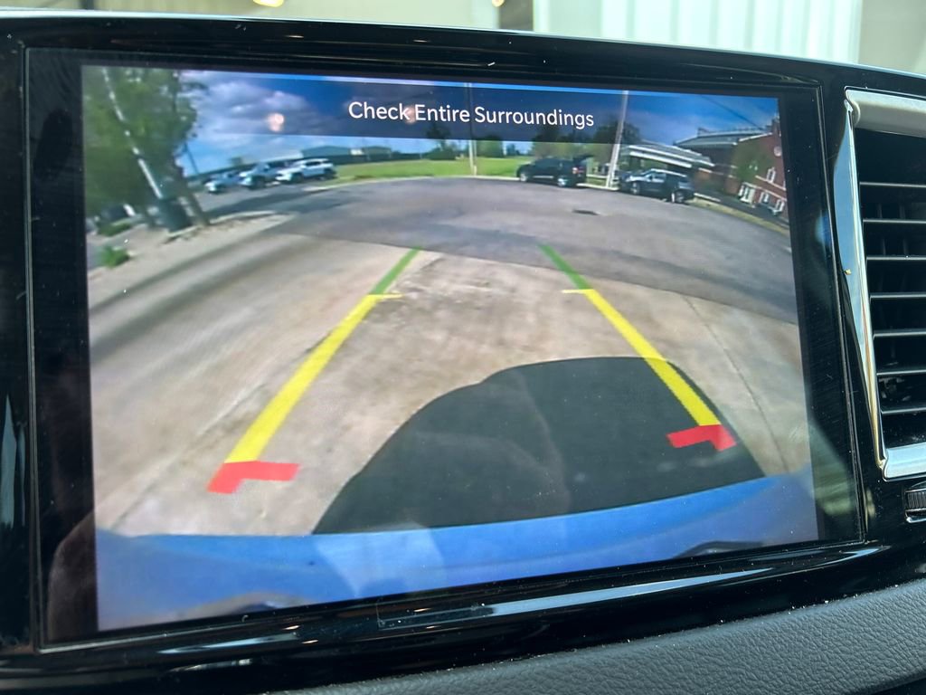 Used 2023 Chrysler Pacifica Touring-L image 24