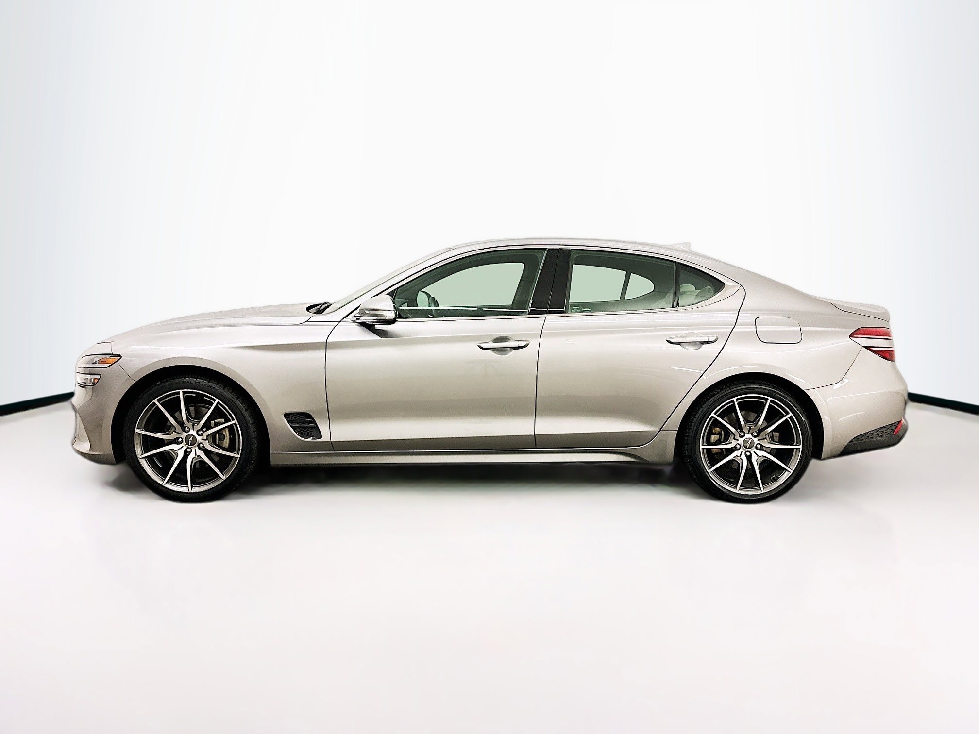 Used 2023 Genesis G70 2.0T AWD/4WD image 4