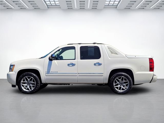 Used 2012 Chevrolet Avalanche LTZ RWD image 7