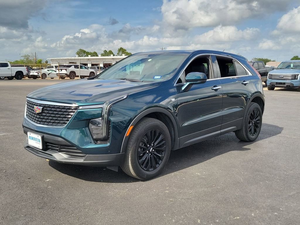 Certified 2024 Cadillac XT4 Luxury w/ Cold Weather Package image 2