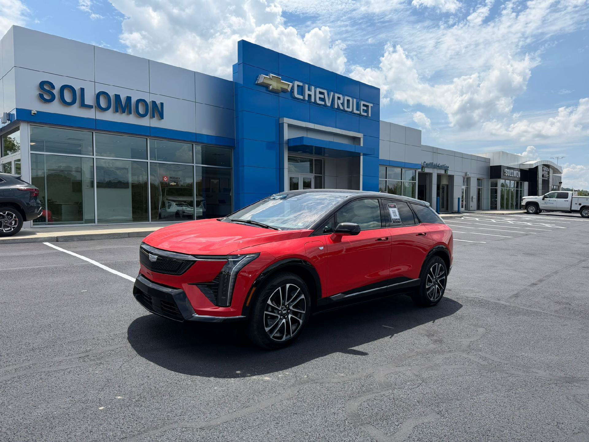 Certified 2025 Cadillac Optiq Sport 1 AWD/4WD image 2