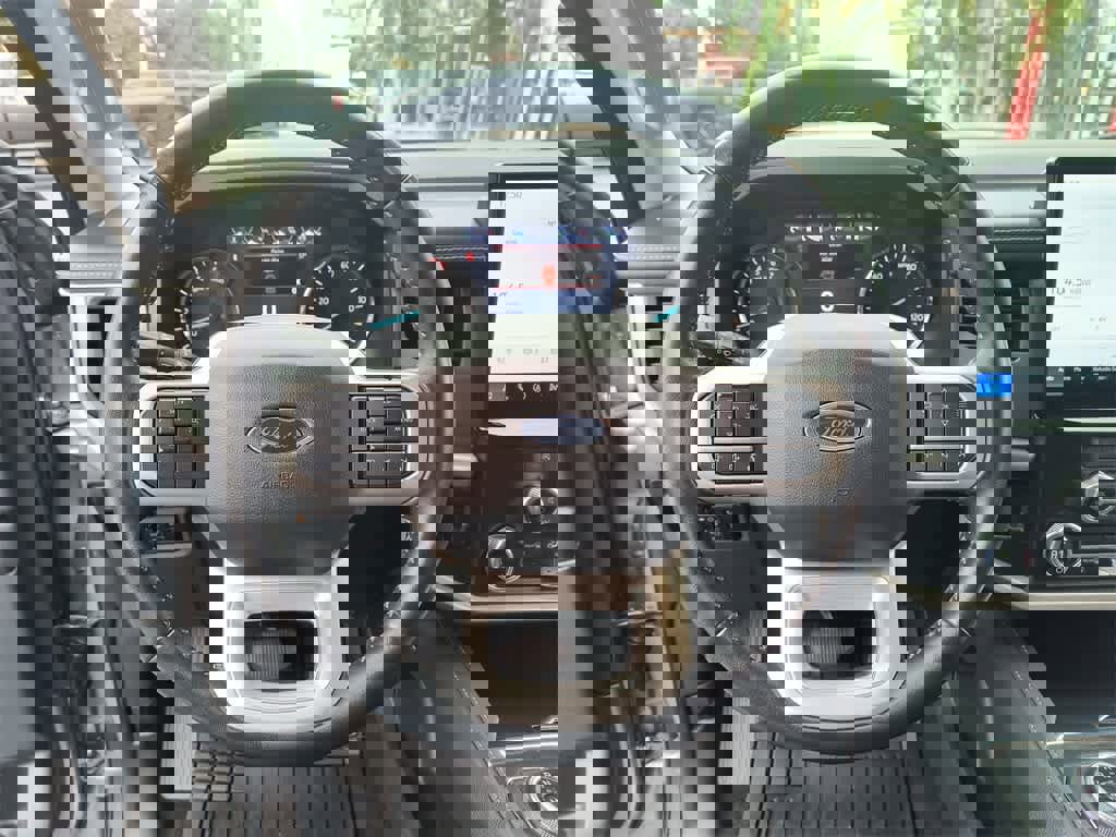 Used 2024 Ford Expedition XLT image 14