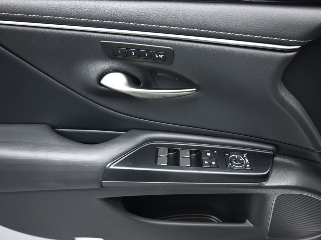 Used 2020 Lexus ES 300h w/ Accessory Package FWD image 10