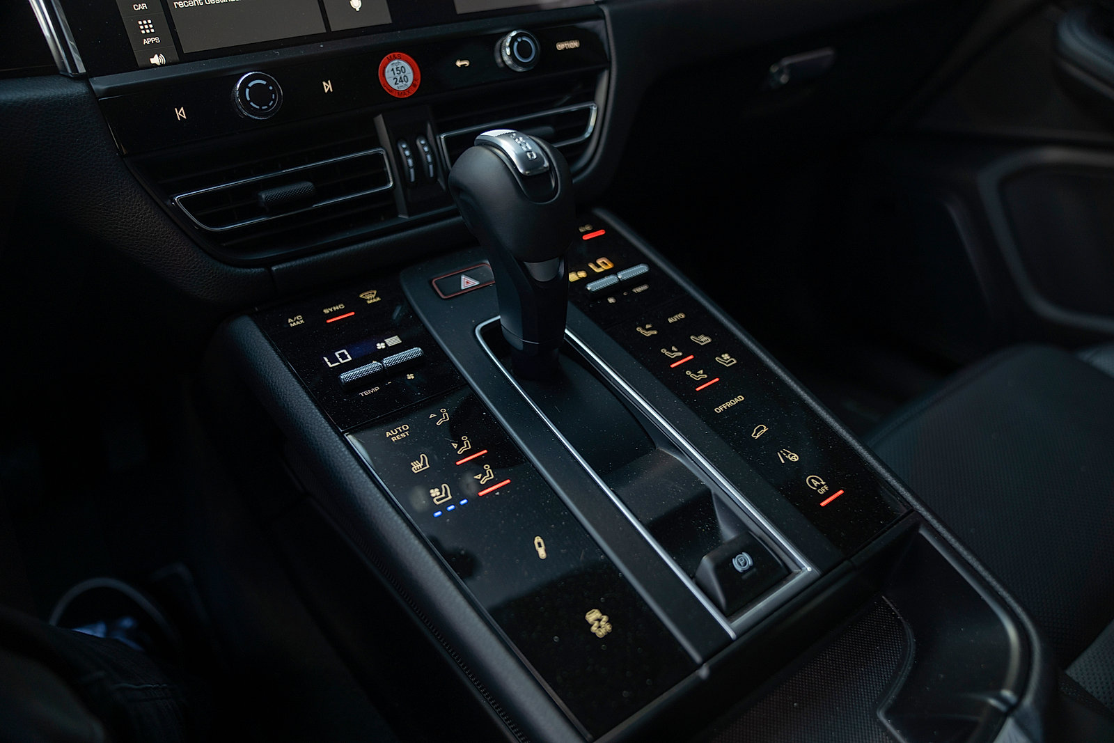 Certified 2026 Porsche Macan Turbo AWD/4WD image 15