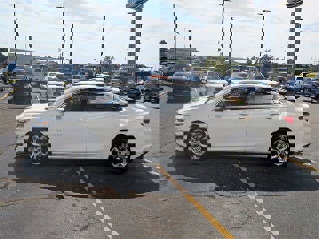 Used 2024 Chevrolet Malibu LT image 4