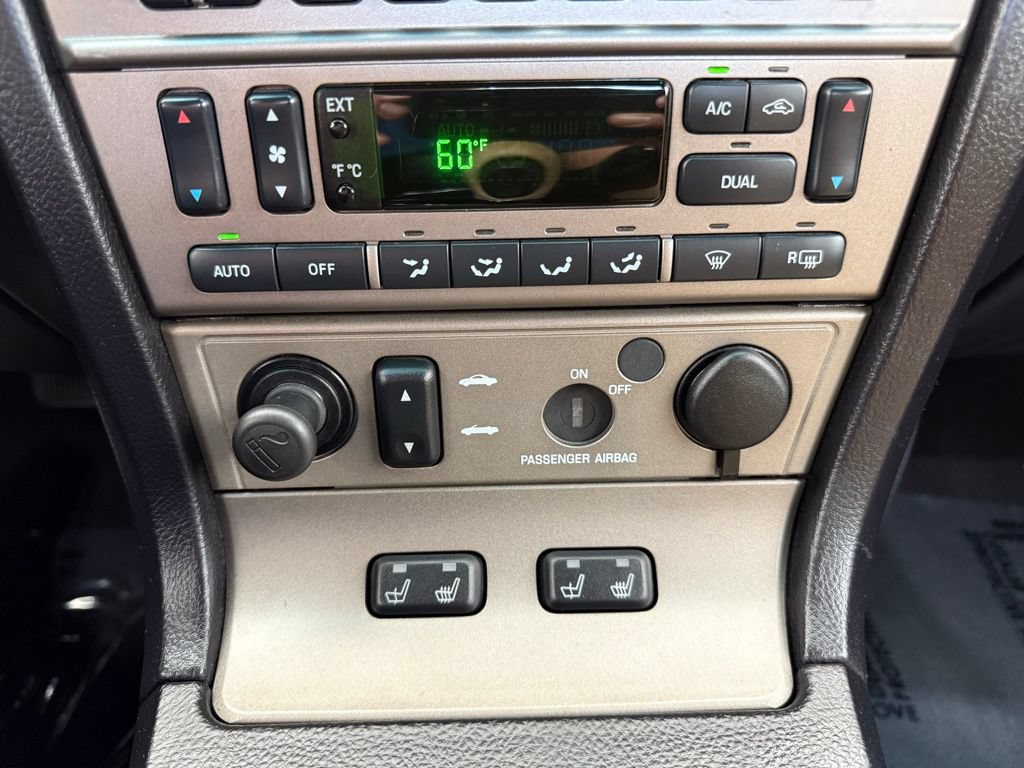 Used 2005 Ford Thunderbird RWD image 28