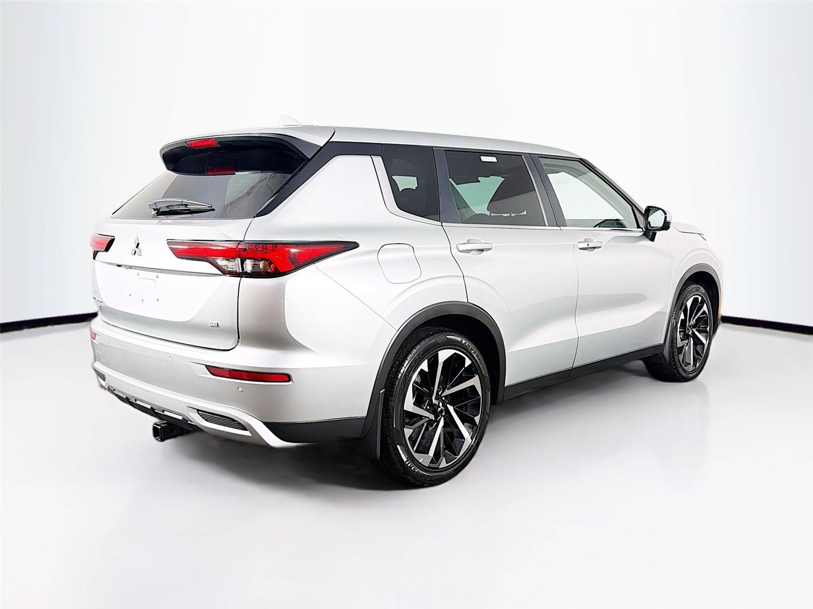 Used 2023 Mitsubishi Outlander SE FWD image 11