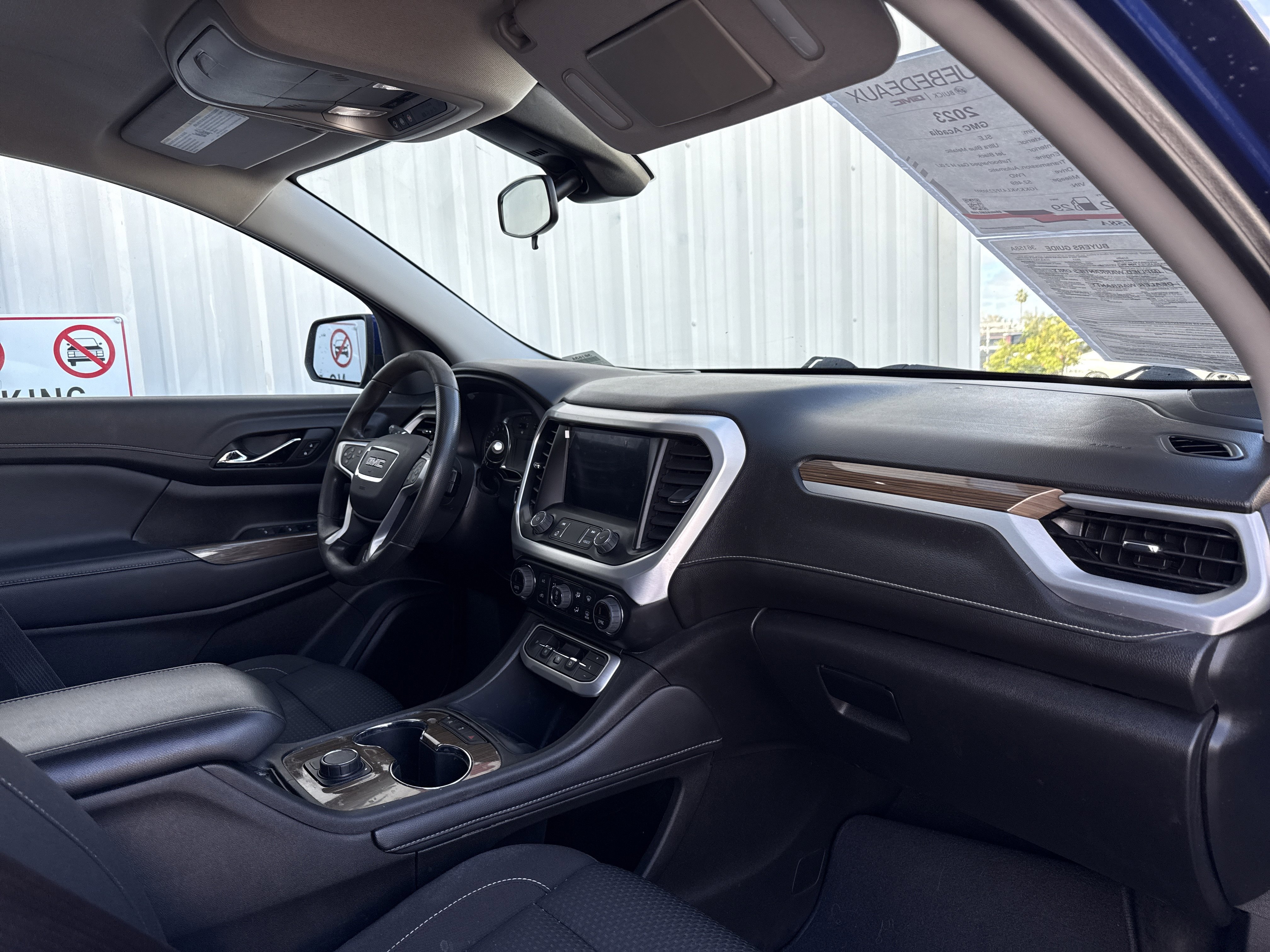 Used 2023 GMC Acadia SLE image 30