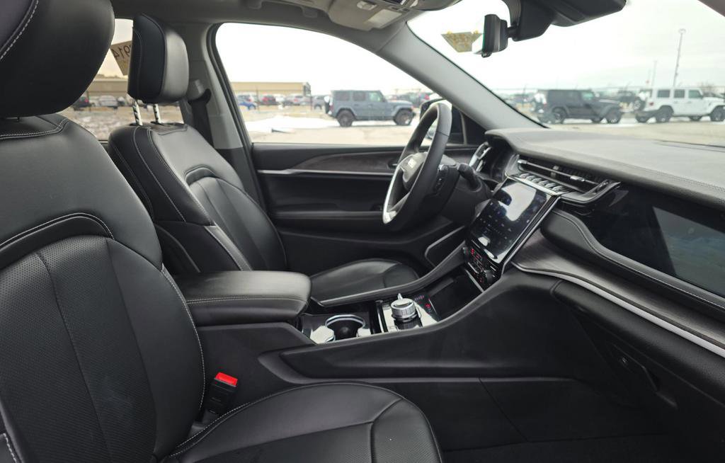 Used 2023 Jeep Grand Cherokee 4WD 4xe w/ Luxury Tech Group II image 9