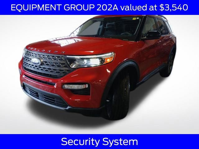 Used 2023 Ford Explorer XLT w/ Equipment Group 202A image 3