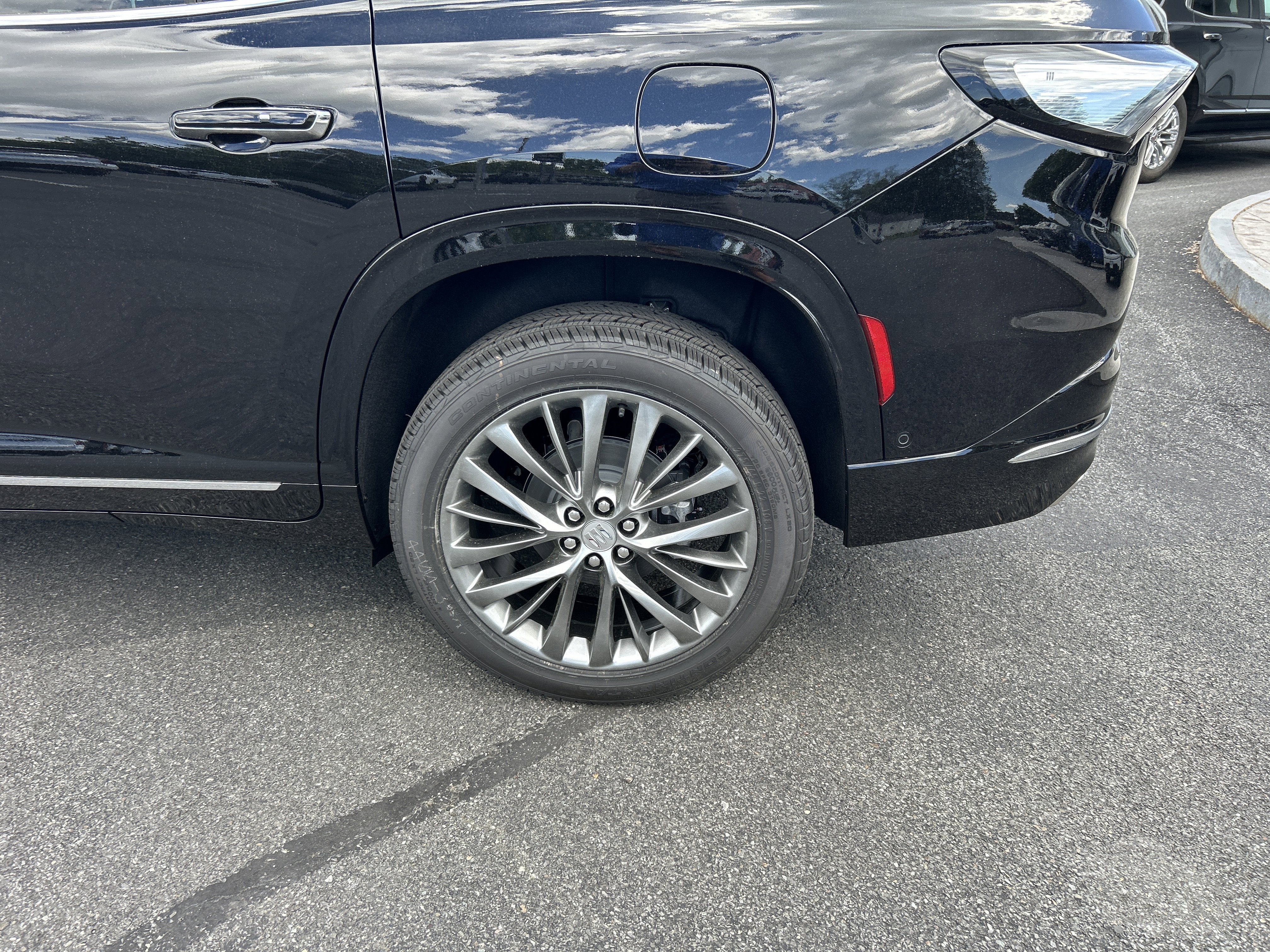 New 2026 Buick Enclave Avenir w/ Super Cruise Package FWD image 5