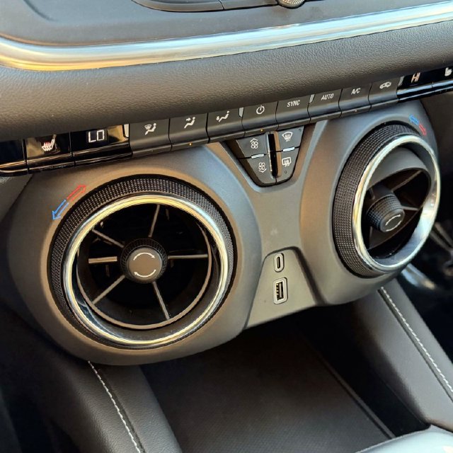 Certified 2025 Chevrolet Blazer LT FWD image 25