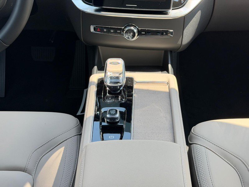 New 2026 Volvo XC90 T8 Plus w/ Protection Package AWD/4WD image 9