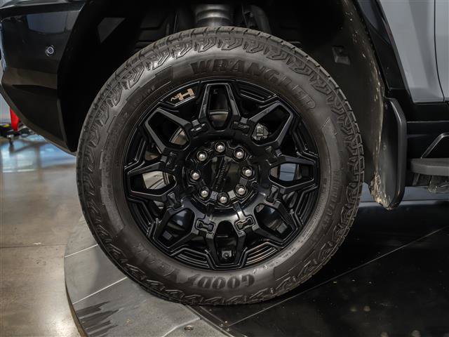 Used 2024 GMC Hummer EV 2X w/ LPO, Sport Package AWD/4WD image 15