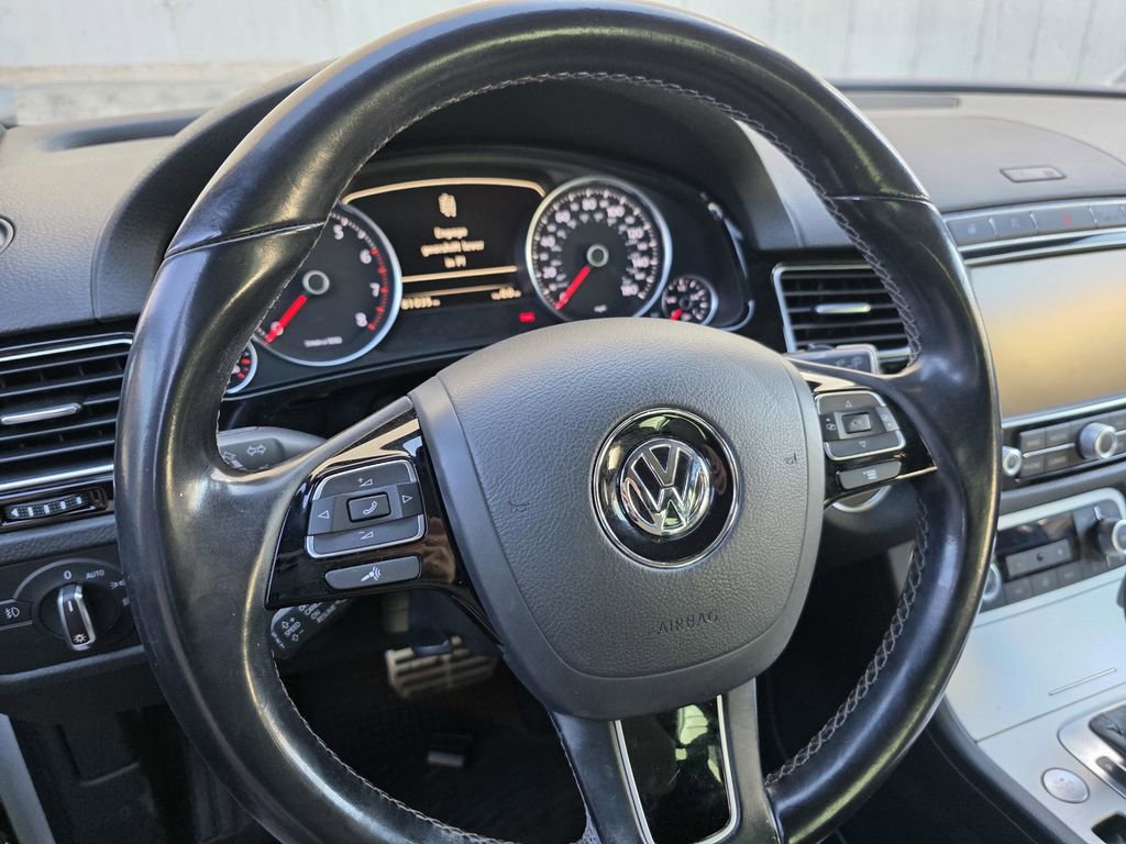 Used 2017 Volkswagen Touareg Wolfsburg Edition image 6