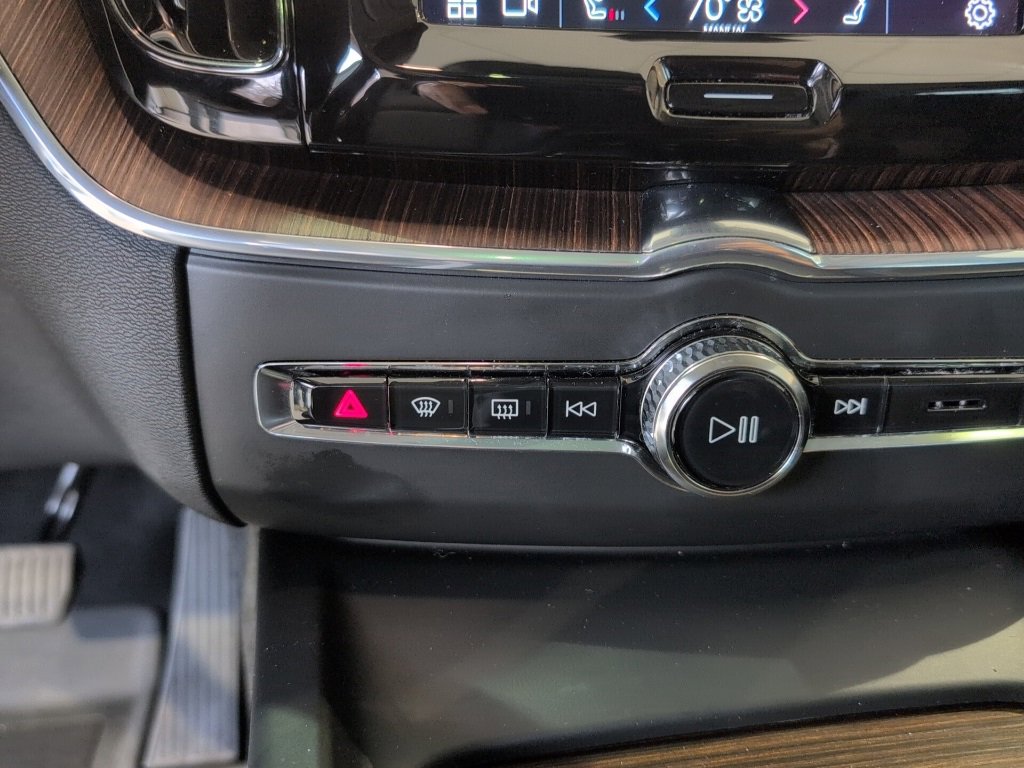 Used 2022 Volvo XC60 B5 Momentum w/ Advanced Package image 24