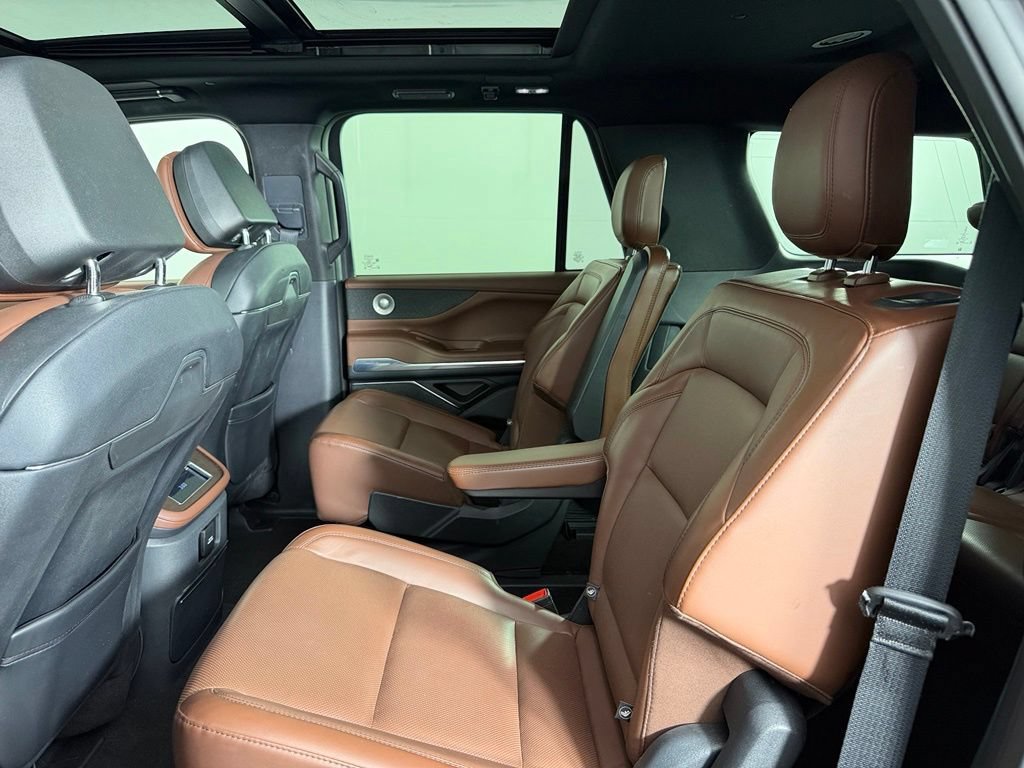 Used 2025 Lincoln Navigator Reserve AWD/4WD image 18