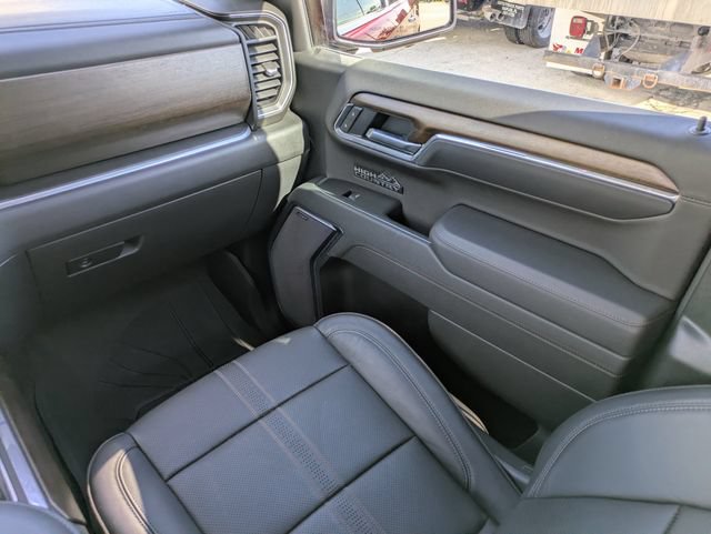 Used 2025 Chevrolet Silverado 1500 High Country w/ High Country Premium Package AWD/4WD image 13