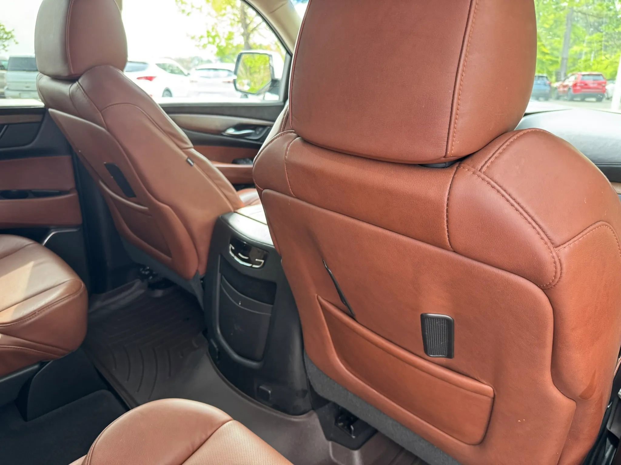 Used 2015 Cadillac Escalade Luxury image 24