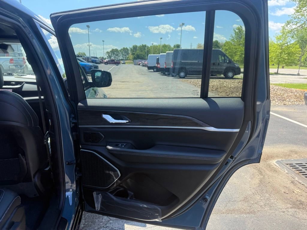 New 2026 Jeep Grand Cherokee L Limited AWD/4WD image 44