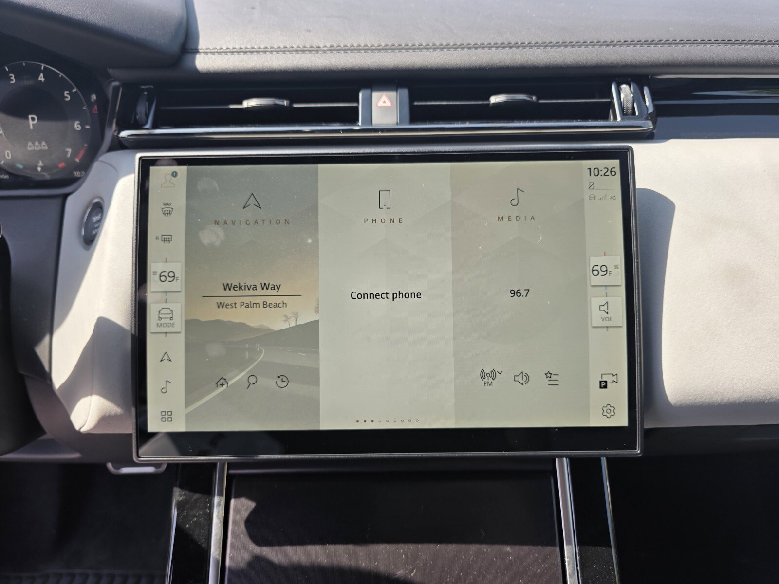 New 2026 Land Rover Range Rover Velar Dynamic SE AWD/4WD image 16