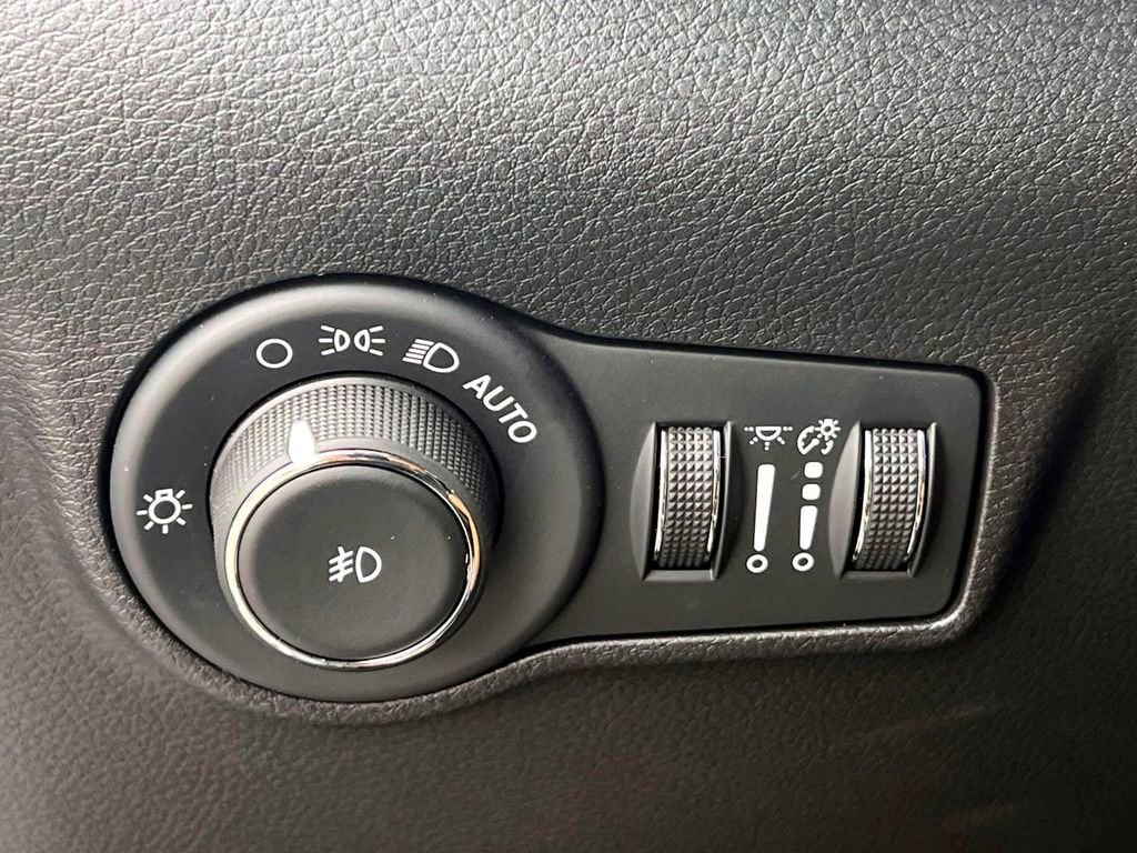Used 2024 Jeep Compass Latitude AWD/4WD image 20