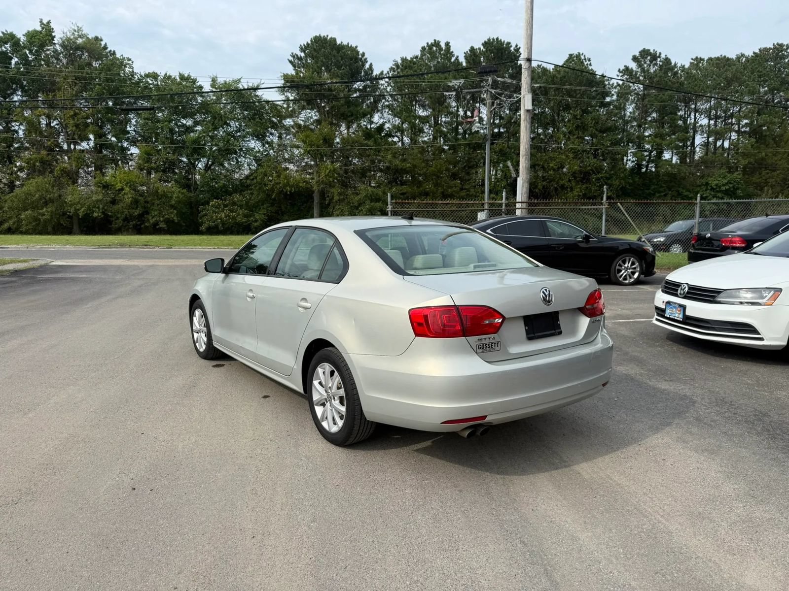 Used 2011 Volkswagen Jetta SE FWD image 3
