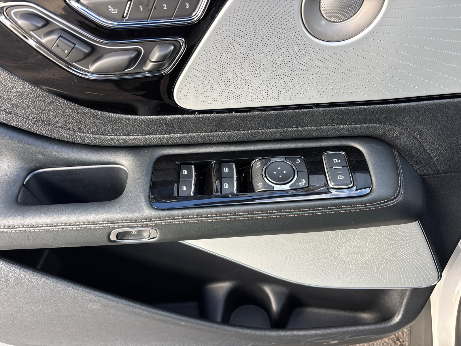 New 2026 Lincoln Aviator Reserve AWD/4WD image 13