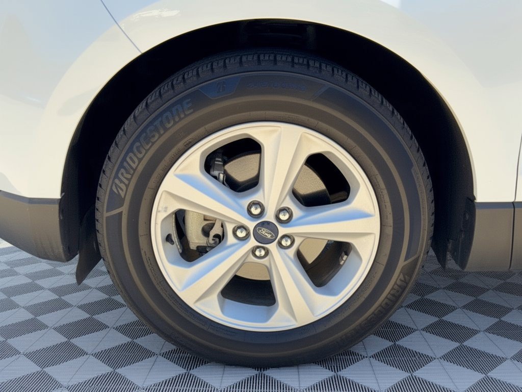 Used 2020 Ford Edge SE FWD image 12