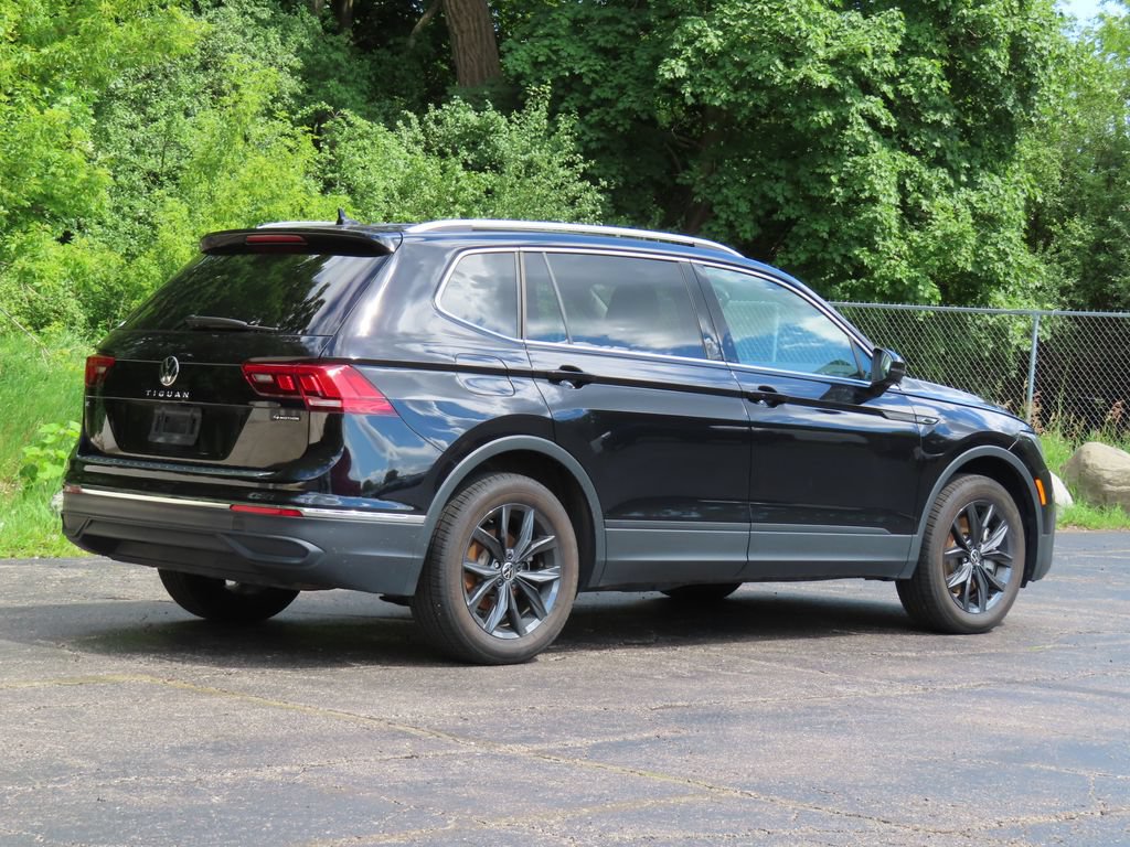 Used 2024 Volkswagen Tiguan SE AWD/4WD image 3