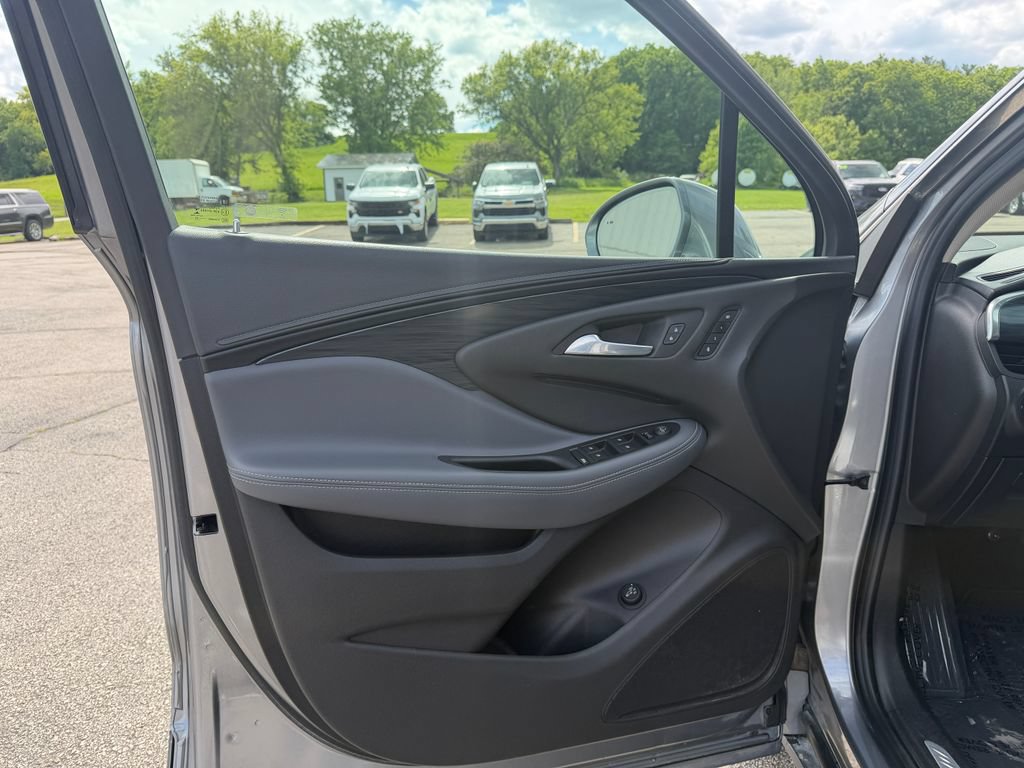 Used 2020 Buick Envision Essence AWD/4WD image 16