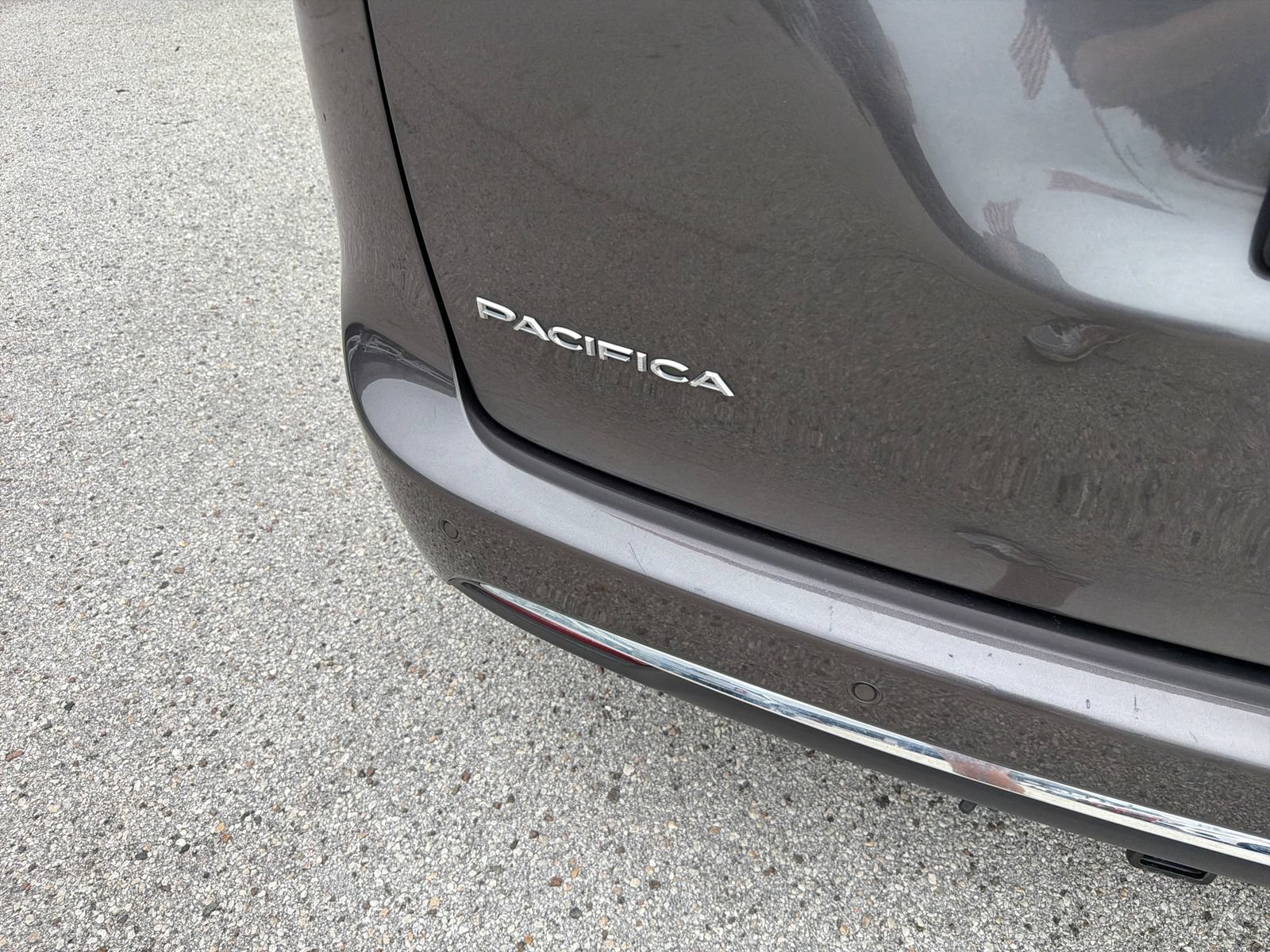 Used 2023 Chrysler Pacifica Touring-L FWD image 37