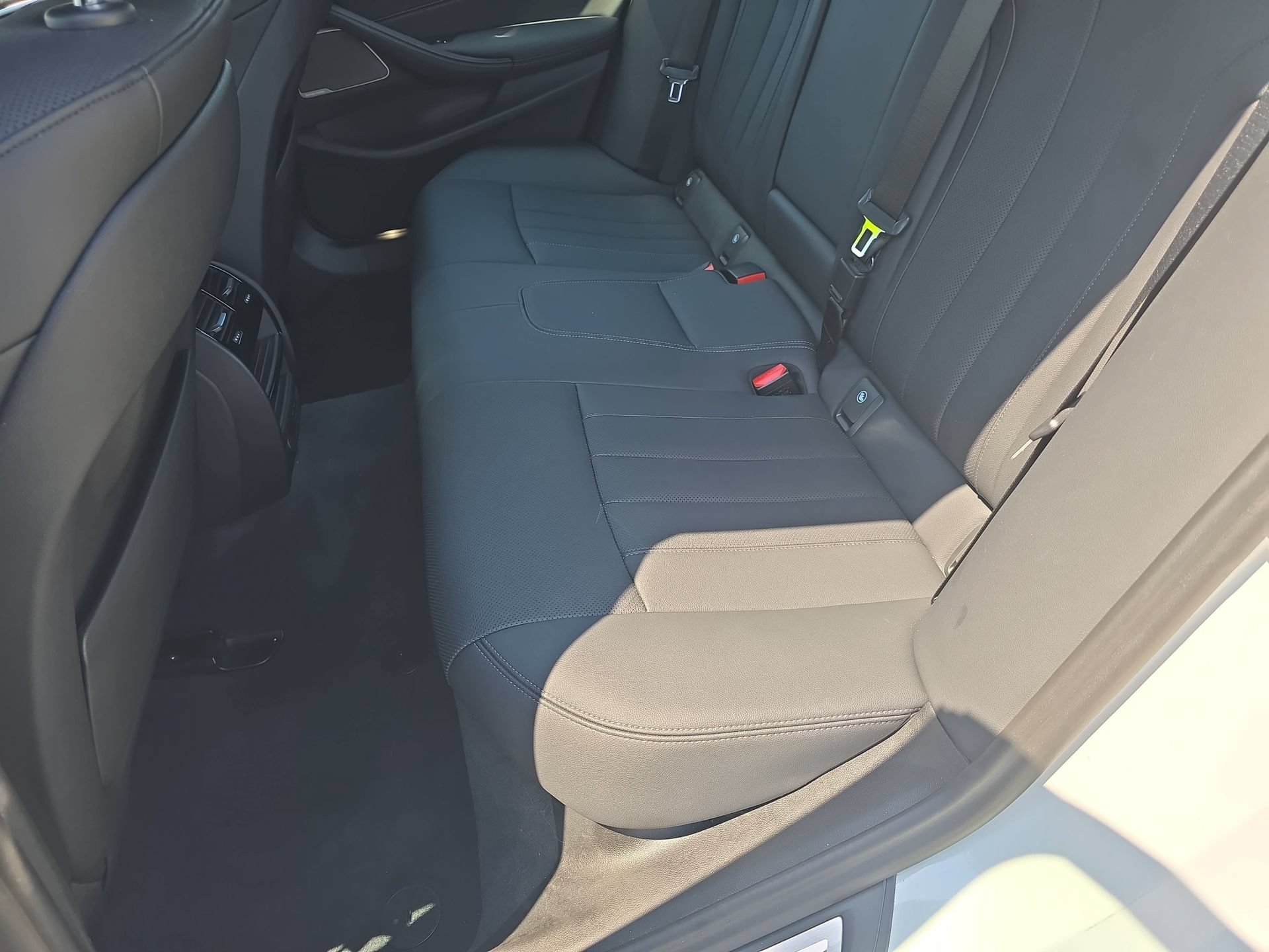 Used 2023 BMW 530i w/ Premium Package RWD image 14