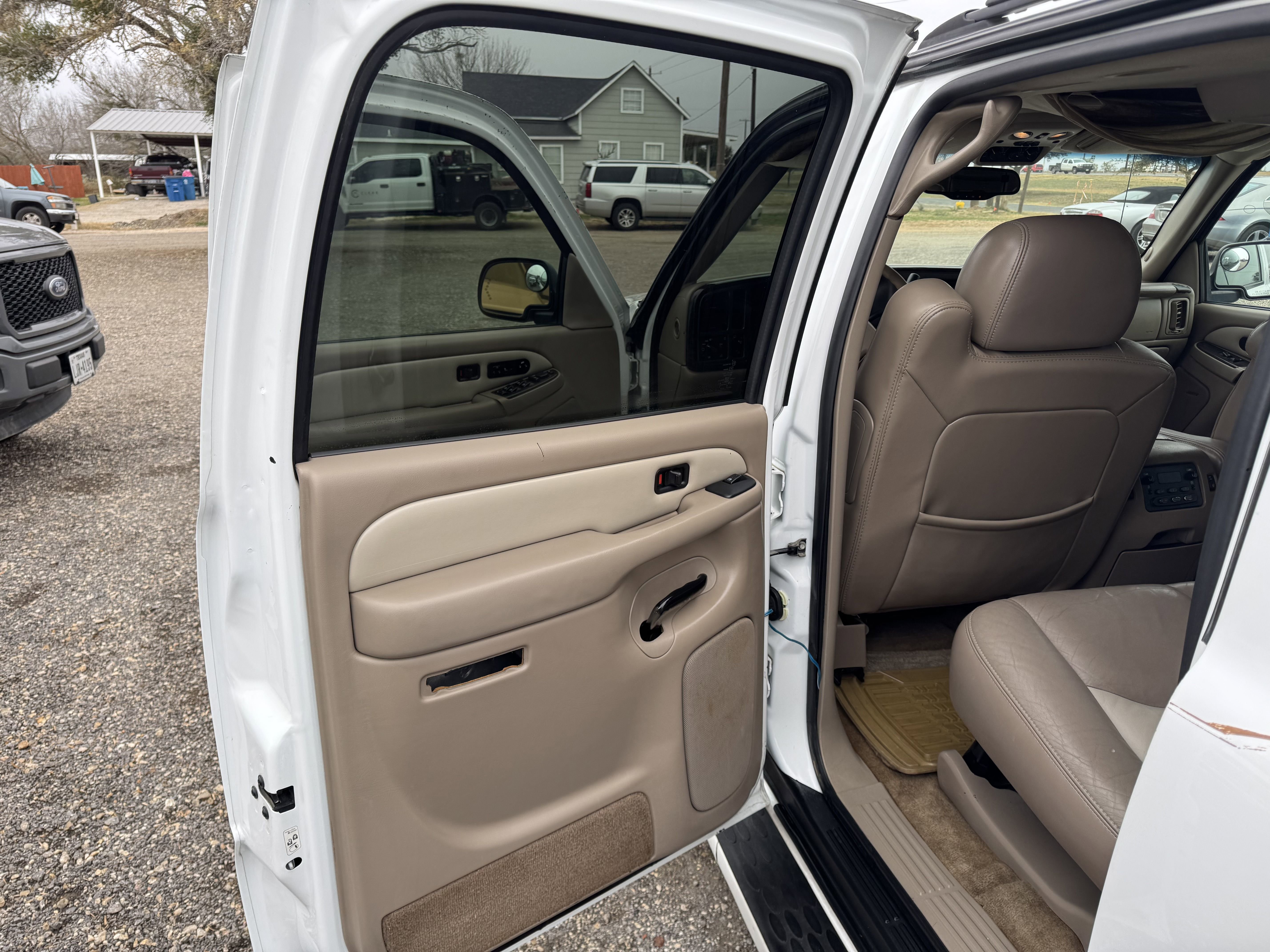 Used 2004 GMC Yukon XL Denali image 16