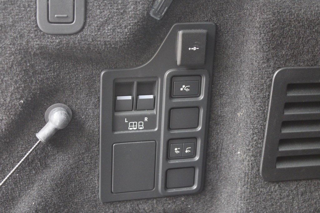 Certified 2025 Land Rover Discovery Dynamic SE image 44