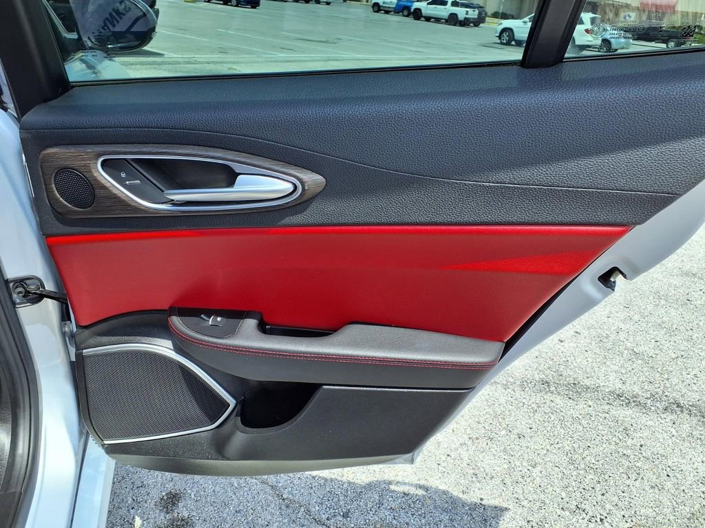 Used 2021 Alfa Romeo Giulia Ti w/ Nero Edizione RWD image 15