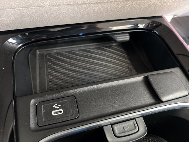 Used 2025 Mercedes-Benz EQB 300 4MATIC image 31