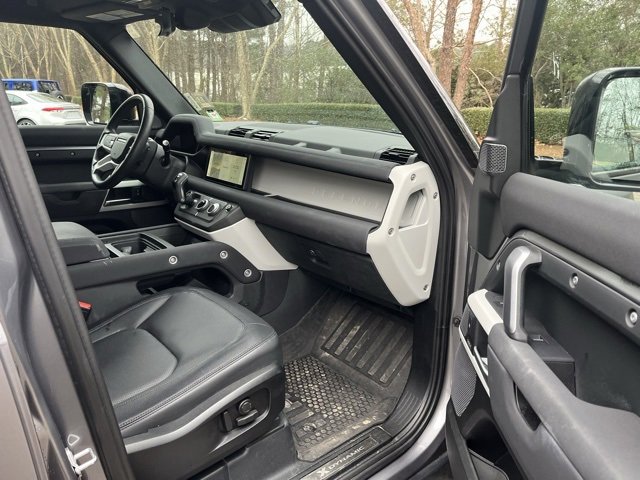 Used 2023 Land Rover Defender 110 X-Dynamic SE image 10