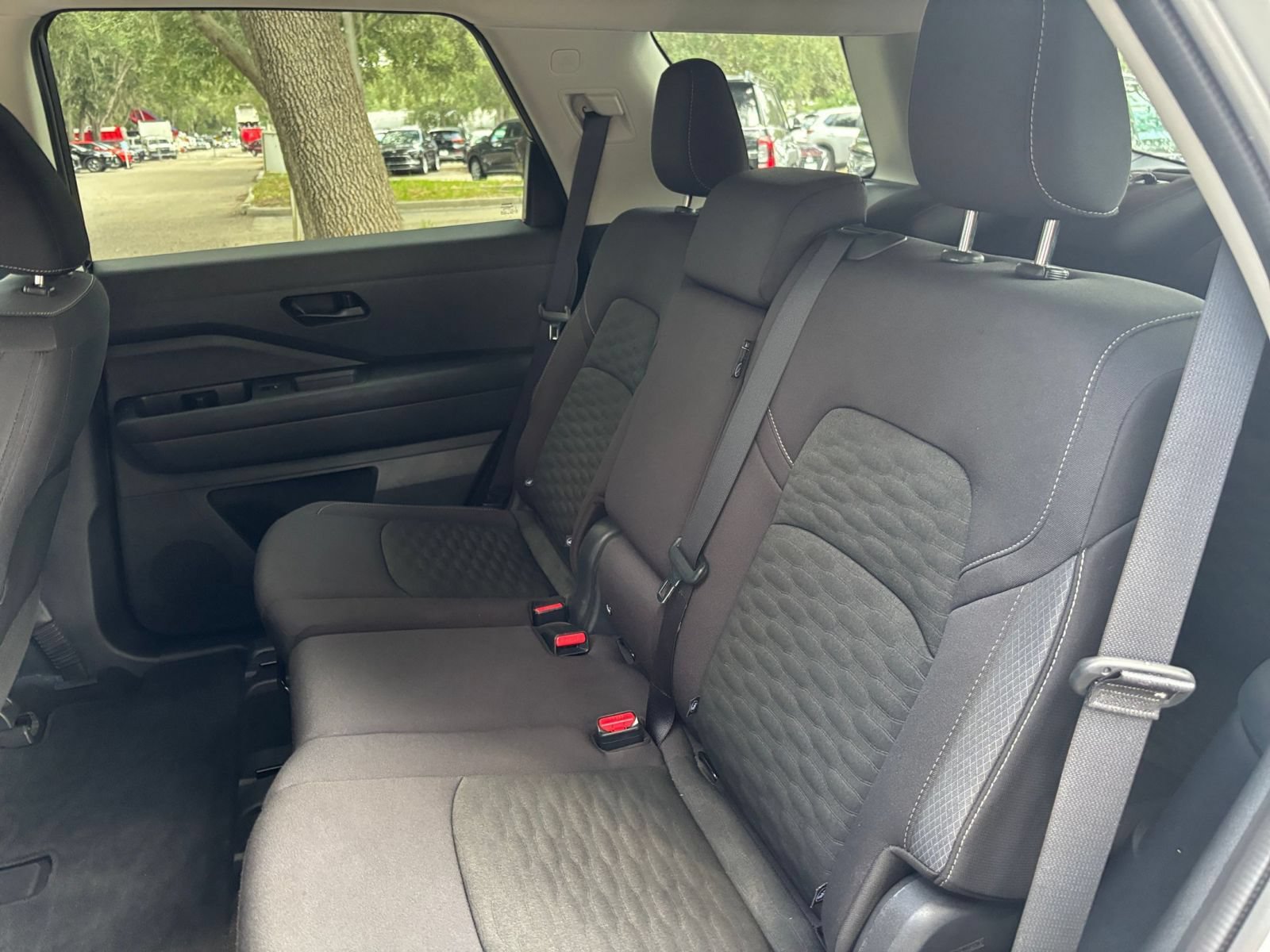 Used 2025 Nissan Pathfinder SV FWD image 40
