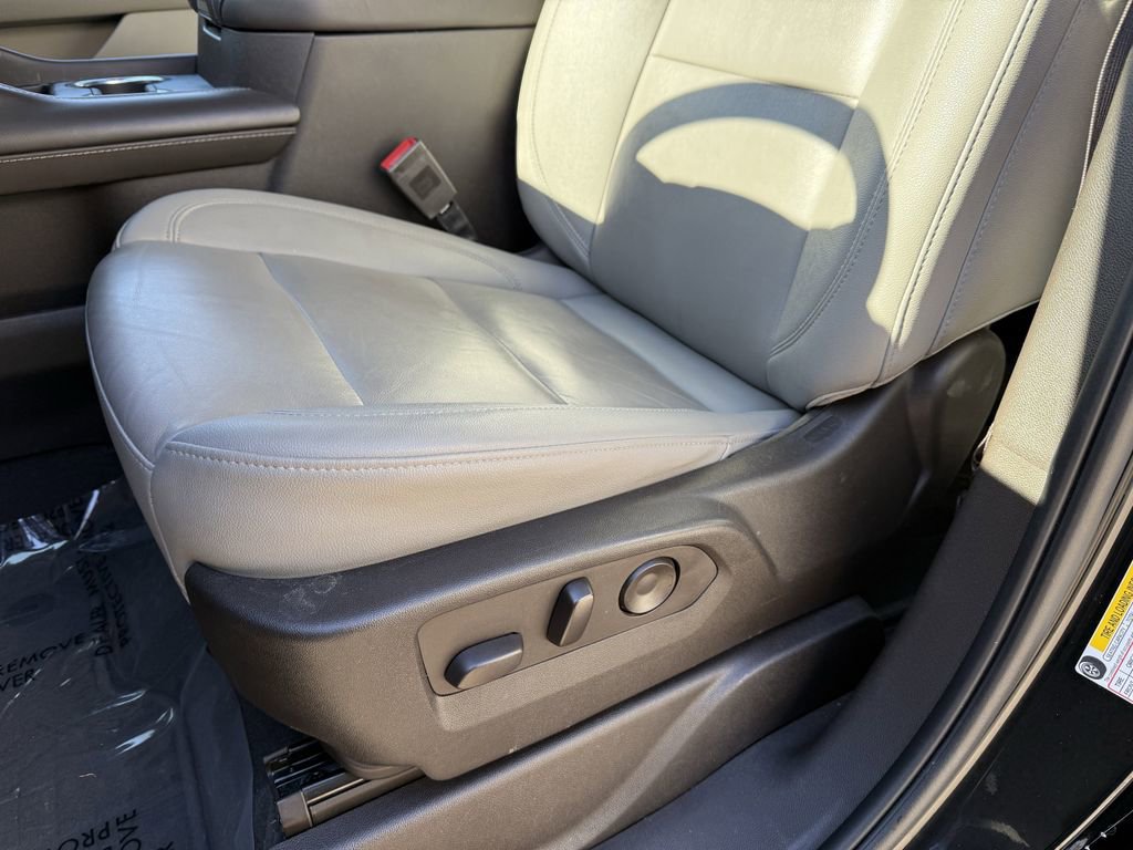 Used 2022 Chevrolet Suburban Z71 w/ Z71 Off-Road Package image 15