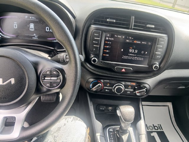 Certified 2025 Kia Soul LX w/ LX Technology Package FWD image 26