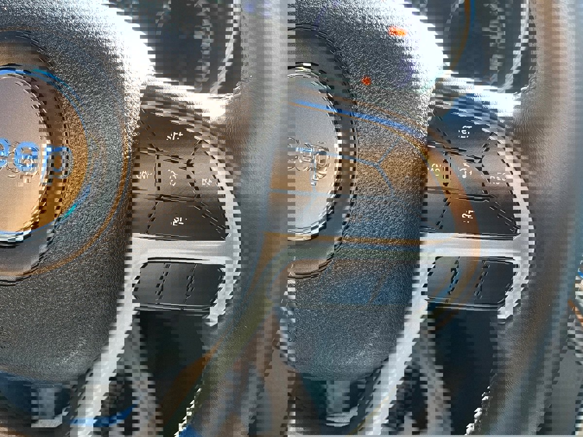 Used 2018 Jeep Grand Cherokee Altitude image 20